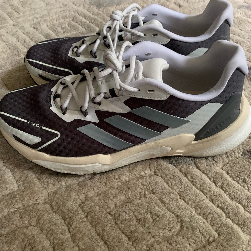 Womens Adidas size 9 sneaker